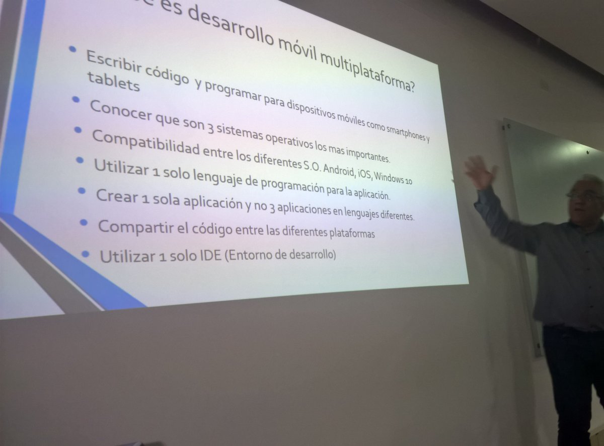 ConRolandoAndo's tweet photo. @ralvaradot nos habla de CrossPlatform con @xamarinhq en @UNINPAHU https://t.co/2ftROUFyuk