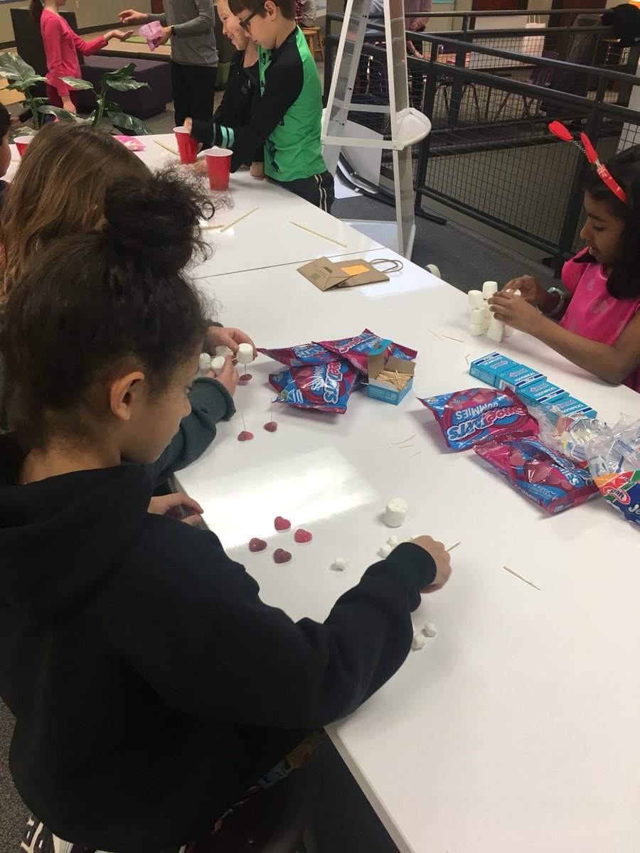MrsMiller224's tweet photo. Thank you parents for a very fun Valentine’s Day Party! ❤️ https://t.co/hcFOdEUOgD