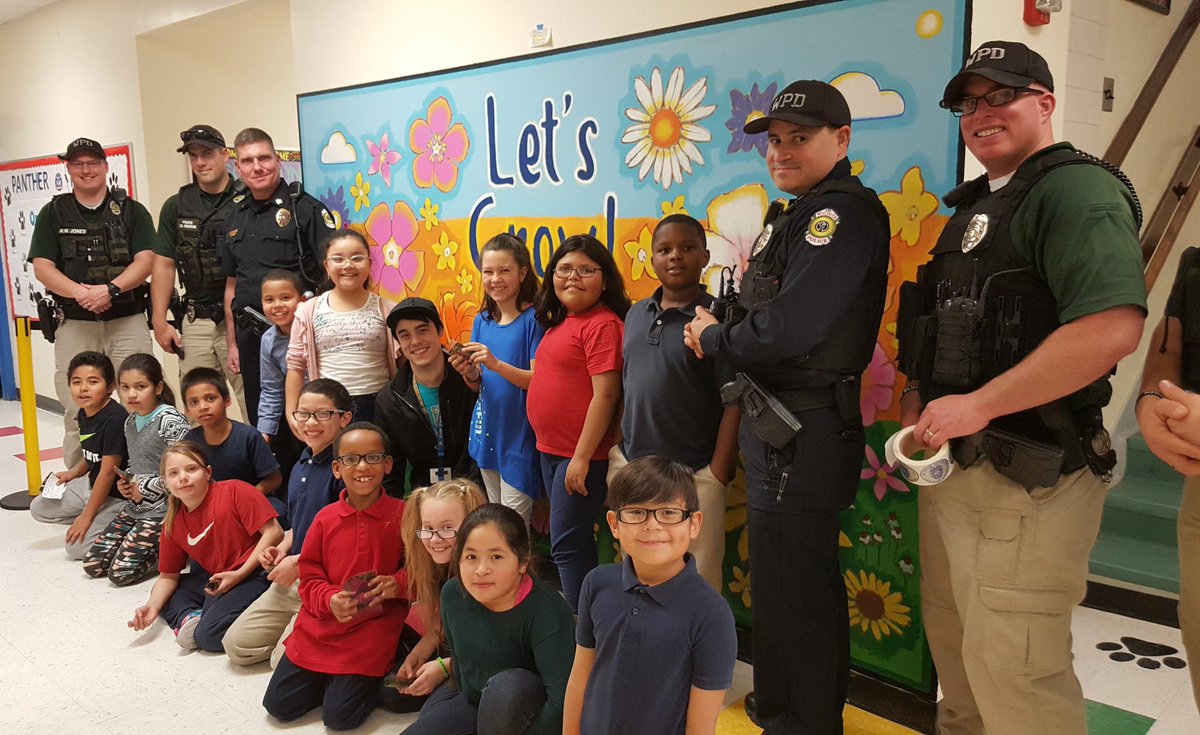 ParkPanthersWPS's tweet photo. We unveiled our mural today! #WPSPROUD https://t.co/1UzZ7czQbA