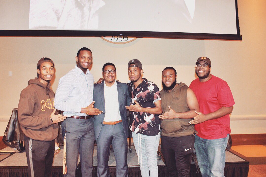 USF_NPHC's tweet photo. Thank you to everyone who attended Black Love last night! A special thank you to our amazing panelist who helped us unveil the true depths of black love. 🖤✨ ✊🏾 https://t.co/Ft0z9nrPDo