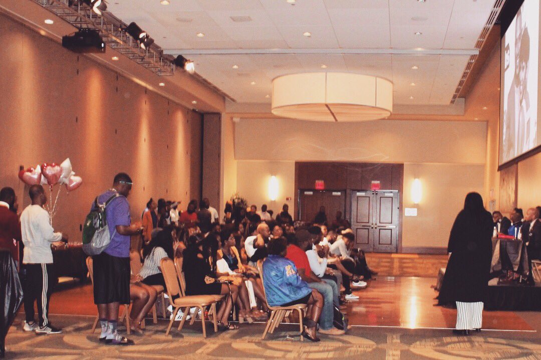 USF_NPHC's tweet photo. Thank you to everyone who attended Black Love last night! A special thank you to our amazing panelist who helped us unveil the true depths of black love. 🖤✨ ✊🏾 https://t.co/Ft0z9nrPDo