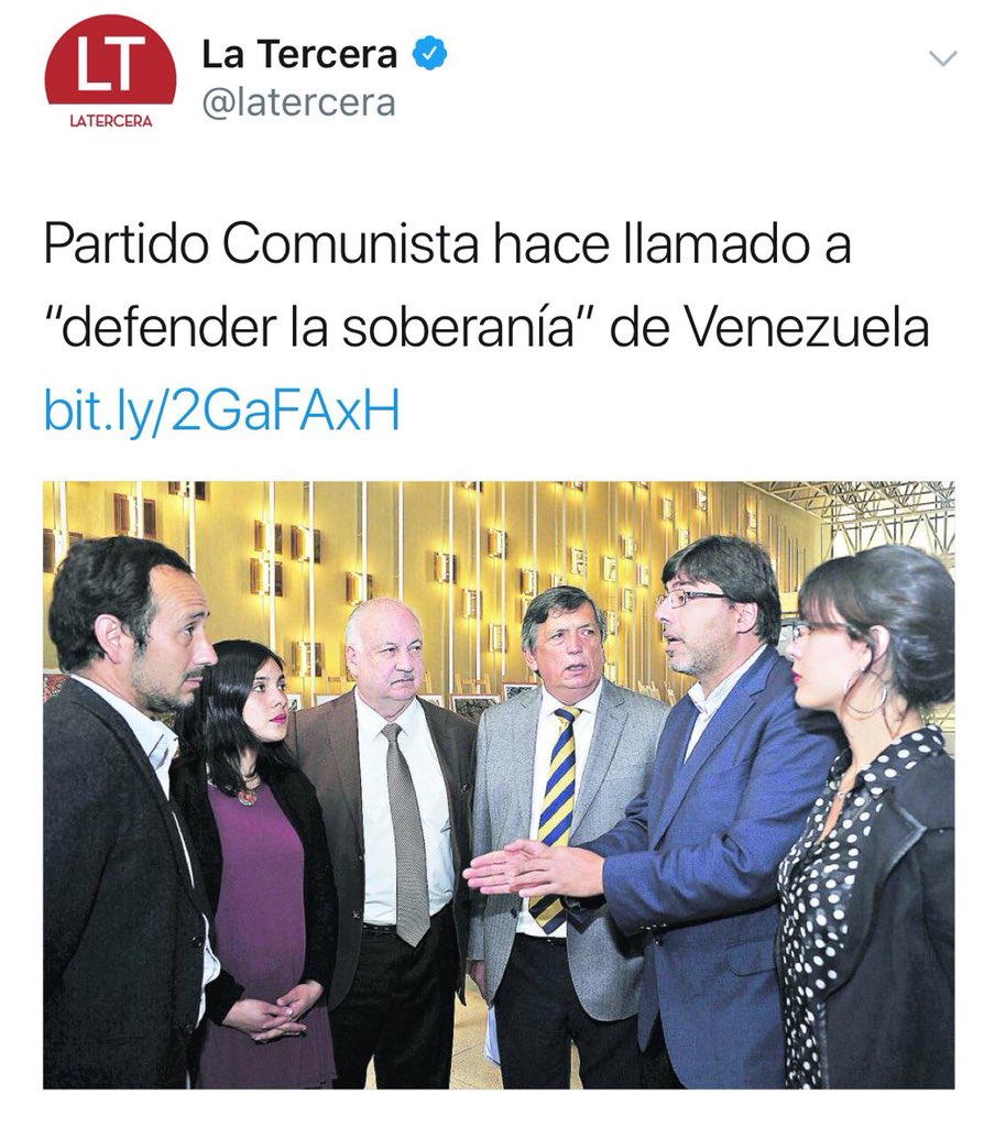 Podrían llamar a defender la dignidad de los venezolanos que desesperados por el hambre  hurgetean en la basura.