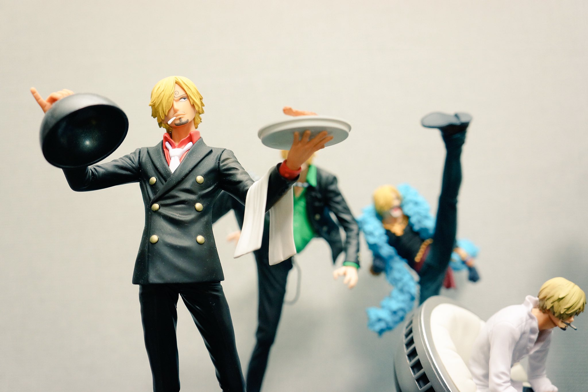 Hiro Logscoop サンジくん軍団 その4 一番くじオリジナルカラーverの スーツ着たサンジくん パーティドレスが似合うって よっぽどサンジくんはかっこいいんだよ 日本語下手くそ ワンピースフィギュアを投稿しよう サンジくん