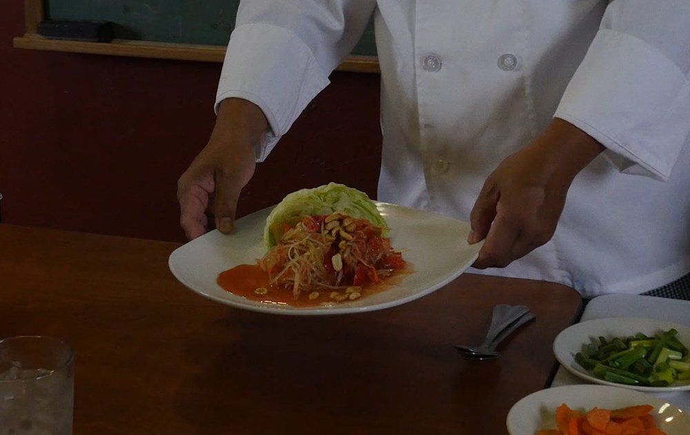 ParentingKnow's tweet image. Papaya Bangkok Style - Food of Thailand. Watch video: dld.bz/gvE6k