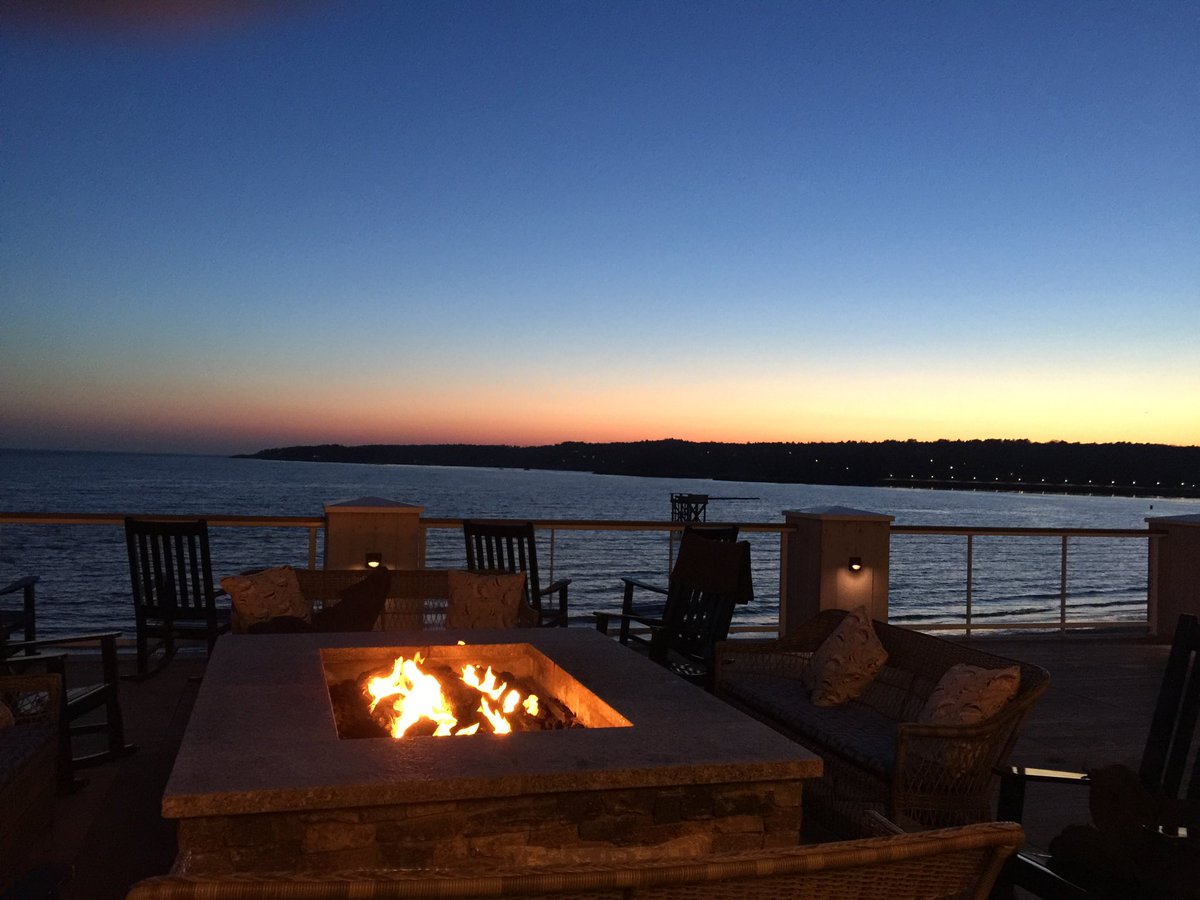 Up here in Boston for DMin defense presentations tomorrow. Weather is nice enough to enjoy gorgeous sunset over Gloucester harbor. #wickedtuna #beautyofNewEngland