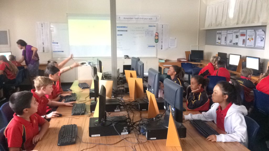 OtumatuaHS's tweet photo. Yr 7s enjoying their first morning of Technology at Hillmorton High School! There are a few volunteers offering to cook dinner tonight after their food tech session! https://t.co/VeJcuwdgfn