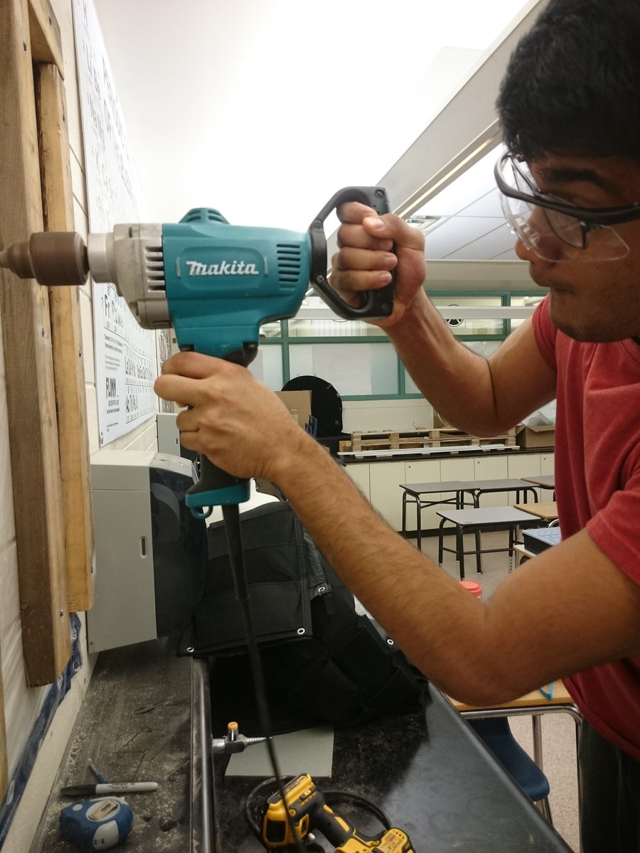 WestwoodGI's tweet photo. Made some more progress with our student-built living plant wall project! #urbanfarming #aquaponics #SolarPower #BPAPlusForEnergy @MrDulku @WWhighschool @FMPSD https://t.co/0Gg8AAtZYZ
