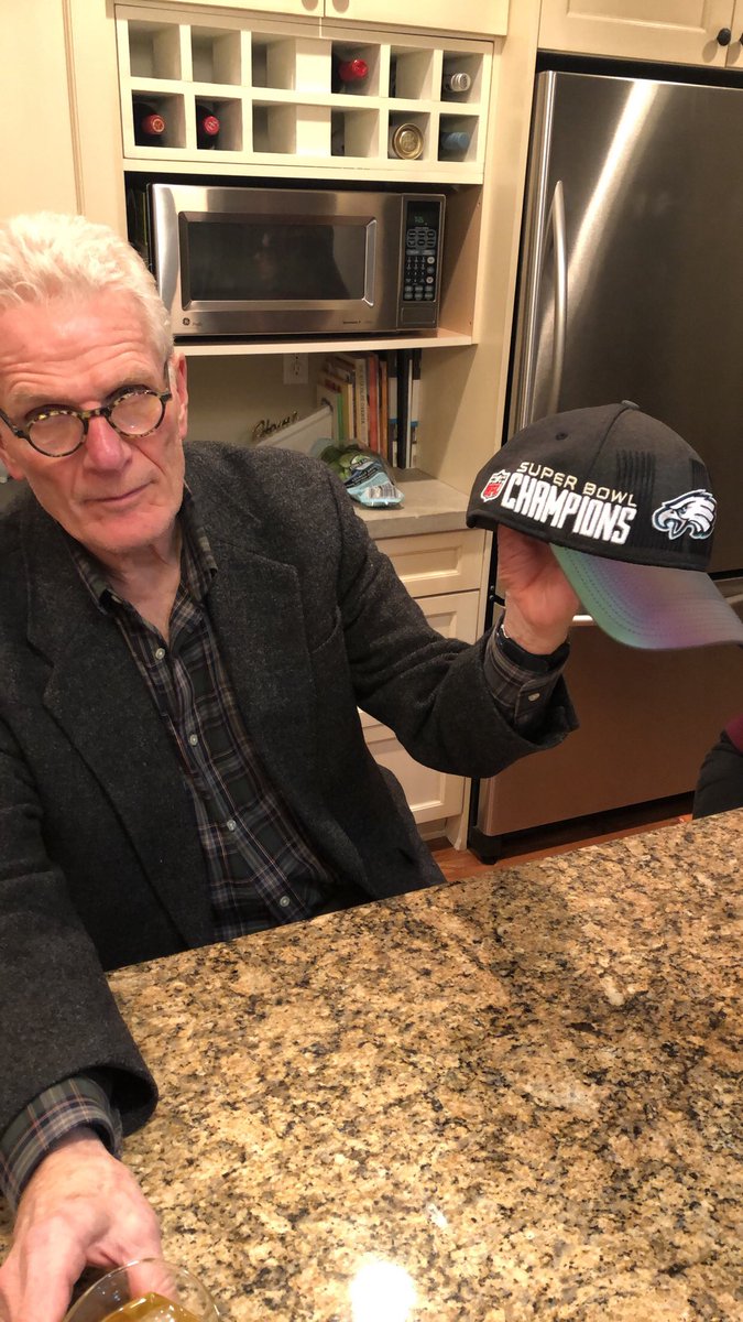 AlexLeeMedia's tweet image. My #ValentinesDay gift to my father 😂 #BestDaughter 💚💚💚 #BirdGang