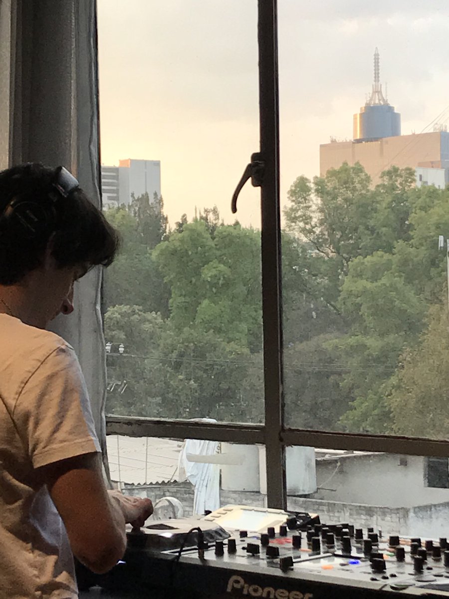 DJCentralCDMX's tweet photo. Aprende con los mejores. #dj y producción en #abletonlive en la #coloniadelvalle @En_laDelValle #dejcentralcdmx https://t.co/U2HUkUW6QA