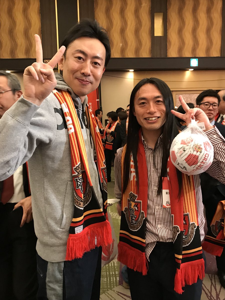 なかぢ Ar Twitter 名古屋グランパスキックオフ18で 客席に有名人発見 アンガールズ田中のモノマネ芸人のデルピエロ山口さんと やべっちfcのフットサル企画に出ていたlove Me Doさん 名古屋グランパスキックオフ18 デルピエロ山口さん Love Me Doさん