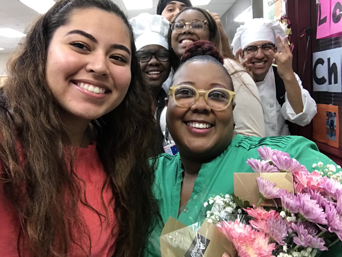 HISD_Culinary18's tweet photo. The right people take the time to make you feel special! I’m blessed to have amazing students💕@HISD_Culinary18 @HumbleISD_SCHS @schsweareone https://t.co/9AxaH6dPUq