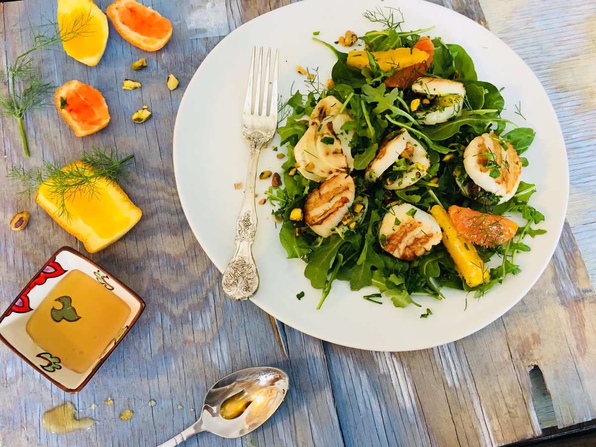 chefsahar's tweet photo. Pan Fried Scallops with Arugula,Blood Orange, Shaved Fennel,Candied Pistachio and Citrus Vinaigrette💚
#homecookingisbest💖#love stuffed scallops. https://t.co/iuQ9PCBJ4y