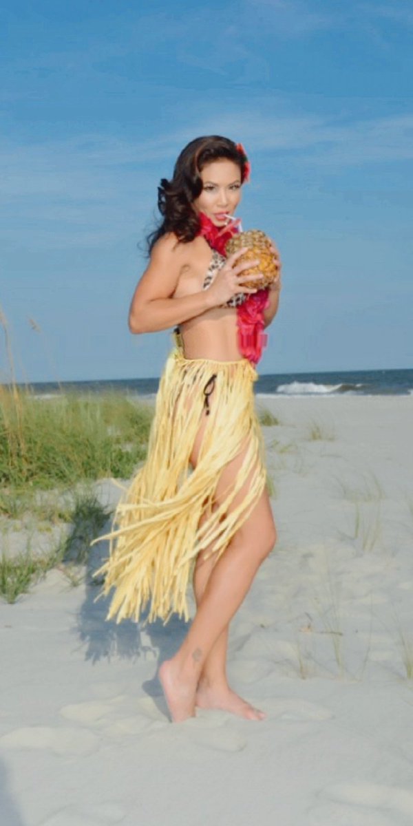 MariaLou_belle's tweet photo. Happy ♥️ Day!!! Have a hula of a day!!! #grateful #ValentinesDay #photooftheday #hula #SaltLife #magazine #photoshoot #Hawaiian #fitness #fitmodel #writer #Director #actor #producer #Documentary #Autism #BikiniFitness #islandlove #host #DoYou ♥️♥️♥️ https://t.co/CDBxOJZm9h