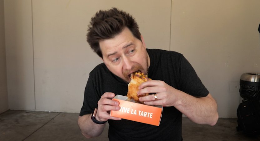 Watch me eat a Tacro! 🥐🌮
brit.co/psa-croissant-… <a href="/BritandCo/">Brit + Co</a> <a href="/tarte/">vive la tarte</a>