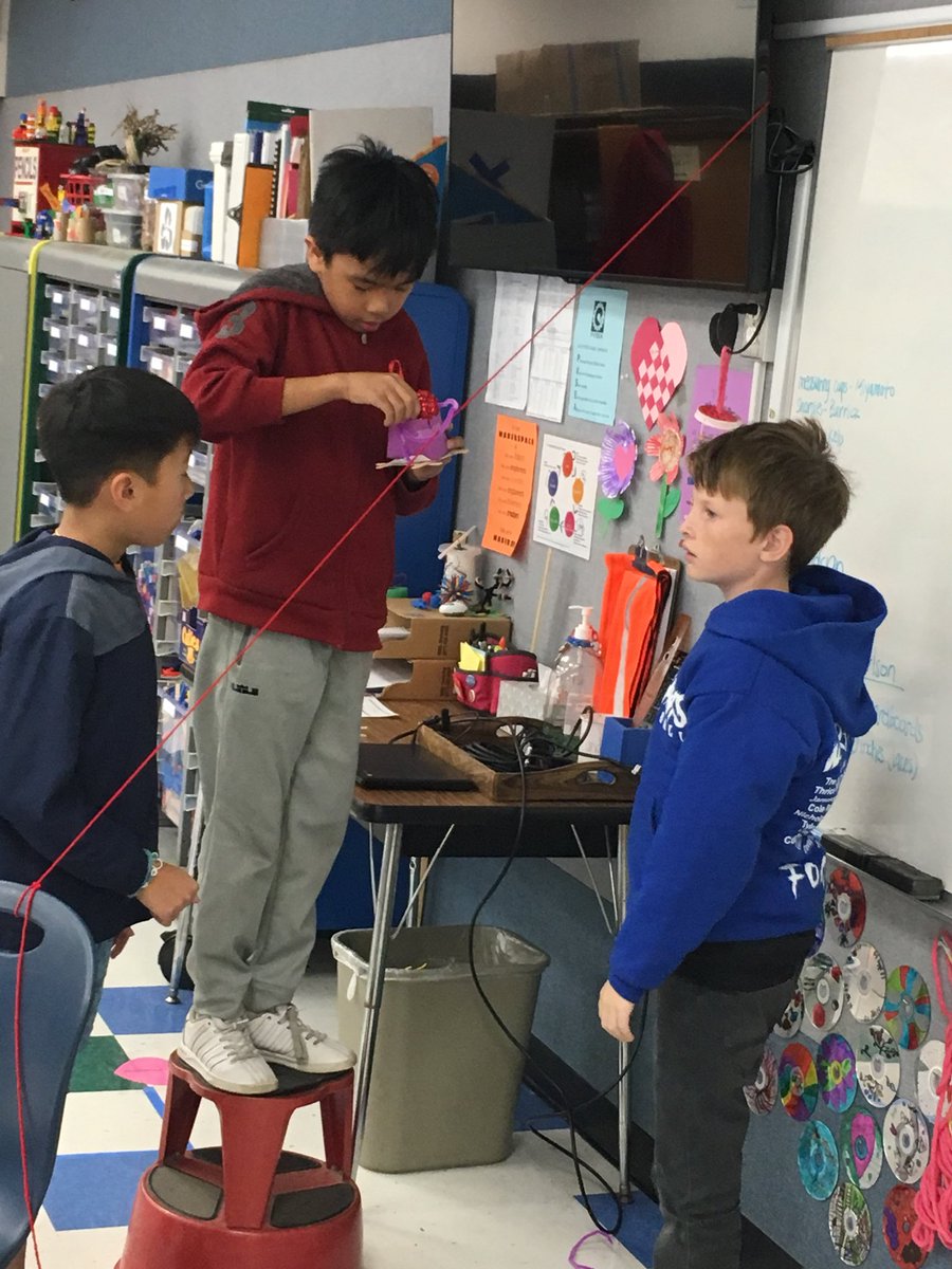 SandraWTran's tweet photo. 4th grade Engineers help Cupid deliver Valentines today 🏹❤️ @PVSEACougars @PVSDCamarillo @PVSEAPTA https://t.co/mbDkqmOekZ
