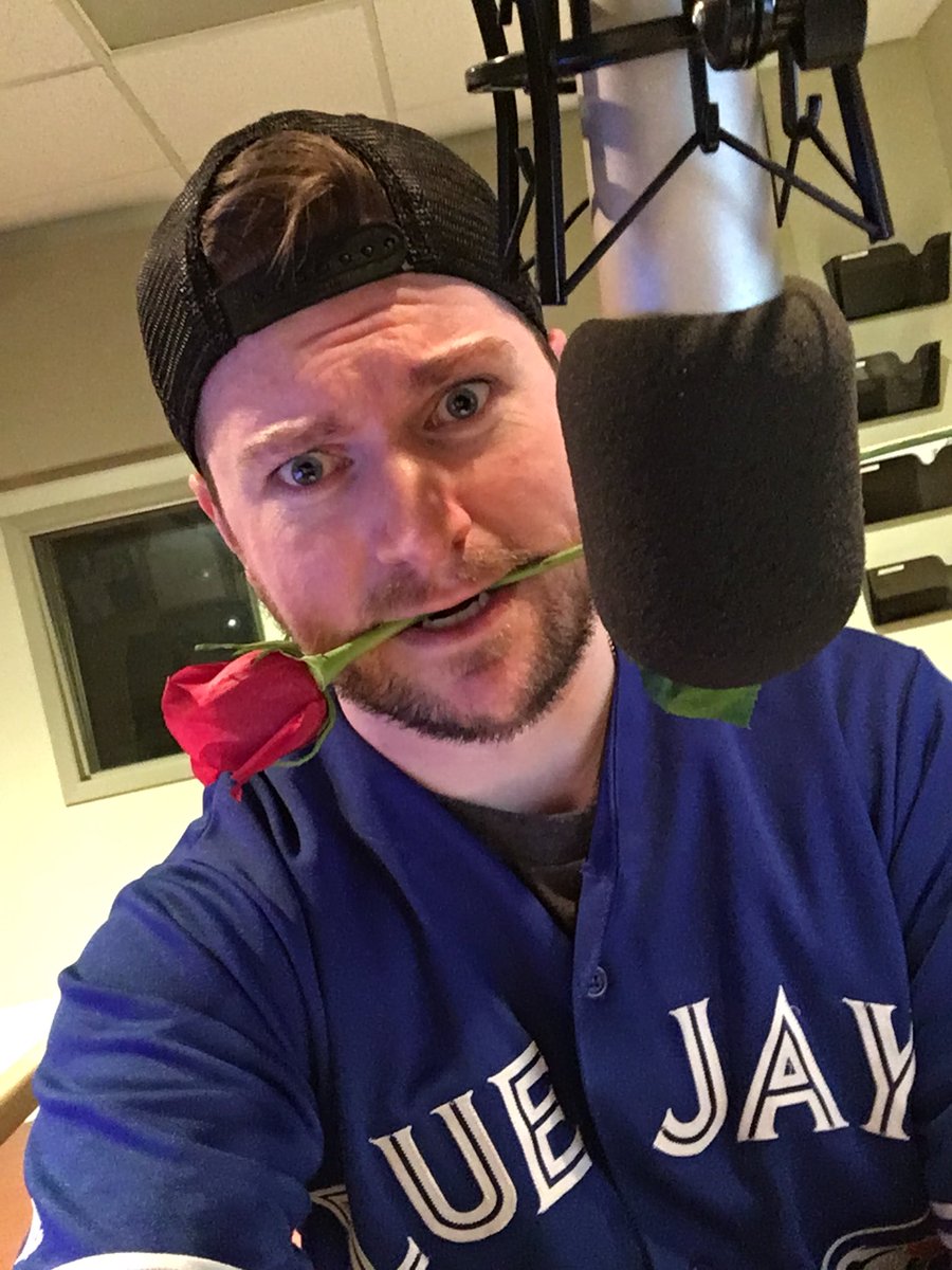 MikeKX947's tweet photo. Nothing can quite compare to the sexiness that was Seal singing #KissFromARose in an unbuttoned black shirt blowing in the wind below the Bat signal, but I think this is damn close! #ButDidYouKnow #ThatwhenItSnows #BatmanForver #ValentinesDay #KXCountry https://t.co/Lwk5HAkvdK