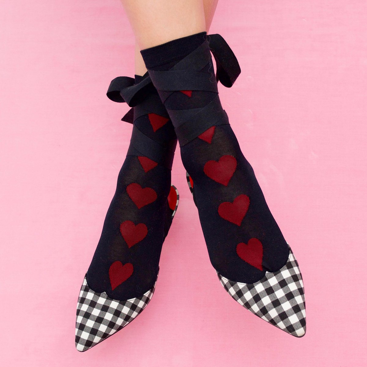 KiwandaKiwanda's tweet photo. 2018SS #LOVE SOCKS 
こんなハート柄のソックス見たことある？🤡
ギンガムの#LOVESHOES とのコーデもピッタリ♥️♥️♥️
#kiwandakiwanda #kiwanda #kiki #socks #ss18 #gingham #shoesもまもなく #numbertwentyone https://t.co/H3htEt0KZL
