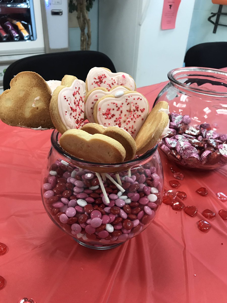 MrsMBene's tweet image. It&apos;s safe to say, Br❤️gg knows how to throw a fabulous Valentine&apos;s Day! #WeAreChesterNJ @BraggSchoolCSD #loveforteaching