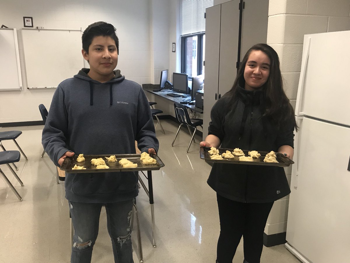 We kicked off the informational writing unit with an exciting ‘Teen Bake Challenge’ to engage the students while enhancing clear communication &amp; collaboration skills. #buildingbackgroundknowledge #projectbasedlearning