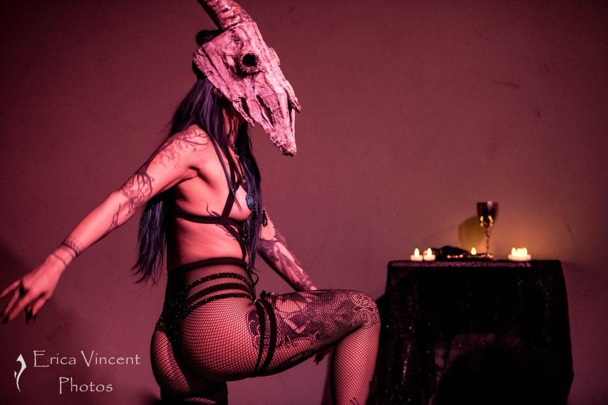 for3stpunk's tweet photo. Happy #Valentines2018! My newest piece is up on @disinfo, a review/photo gallery of #DarkMatterCult's latest #burlesque night! photo: #RummyRose by #EricaVincent https://t.co/stTHeoR1y6 #pdxburlesque #occulture #HarveyWeinstein #occultpdx #blackmetal #witchcraft #ValentinesDay https://t.co/EGGEDxdqmg