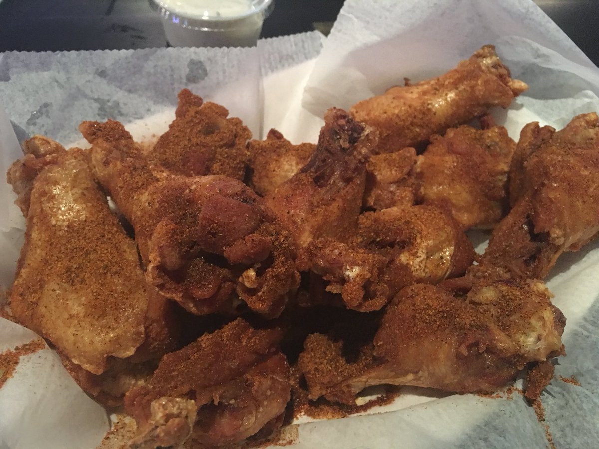 Old Bay Wings!! Not on the menu but easily attainable <a href="/mac_dill/">Elmers MacDill</a> #DignitaryLife