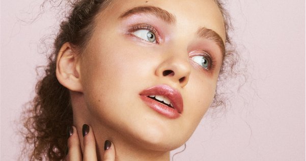 716Christina's tweet photo. Why use three separate products when you can use just one? The Prismatic Pearl Multistick delivers multichromatic shimmer for eyes, lips, and cheeks. #Entry - https://t.co/jcJgh54al7 https://t.co/RXLCKqqkXi