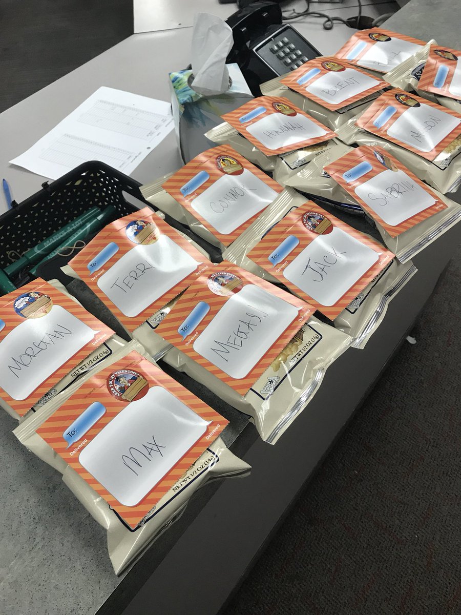 Valentines for my valentine closers! #itspoppintonight <a href="/trish_vollmer/">Trish</a> <a href="/katie_konopasek/">Katie Zila</a> <a href="/jessicatejral/">Jessica Tejral</a> <a href="/clawler85/">Chels</a>