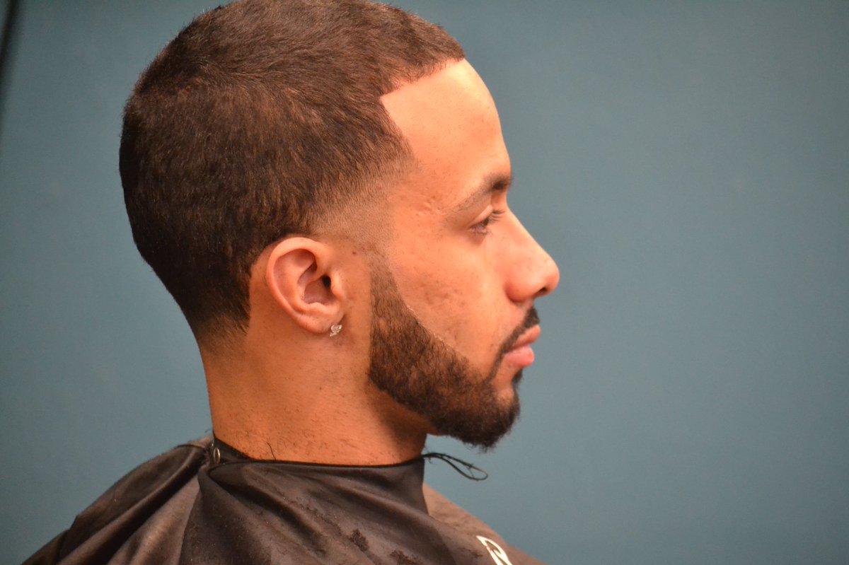 SlimtheP's tweet photo. Aye I’m not even on no cocky shit but wit then clippers I’m sum special #fuxkyobarber #katchdisfade 💈❗️ https://t.co/LjtTbDDX8M