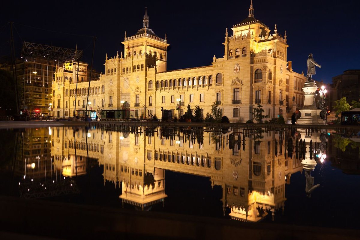EspanaEnLatam's tweet photo. Madrid-Valladolid en el Tren de Zorrila.
@Renfe te lo pone fácil para disfrutar de una jornada turística, cultural y gastronómica en la ciudad castellana.
#Valladolid, la ciudad del río Pisuerga, un destino que te conquistará.
https://t.co/VWozoIV3Dh
#escapada 
@turvalladolid https://t.co/JxDd4Mh17P