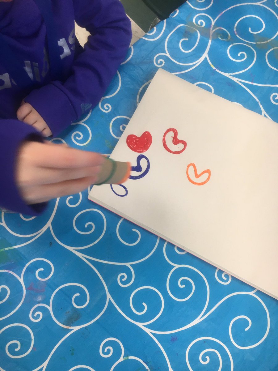 msjoncas_yrdsb's tweet photo. Printmaking with recycled materials made for some pretty sweet hearts for these Grade 1s! https://t.co/aEuE4SooR0