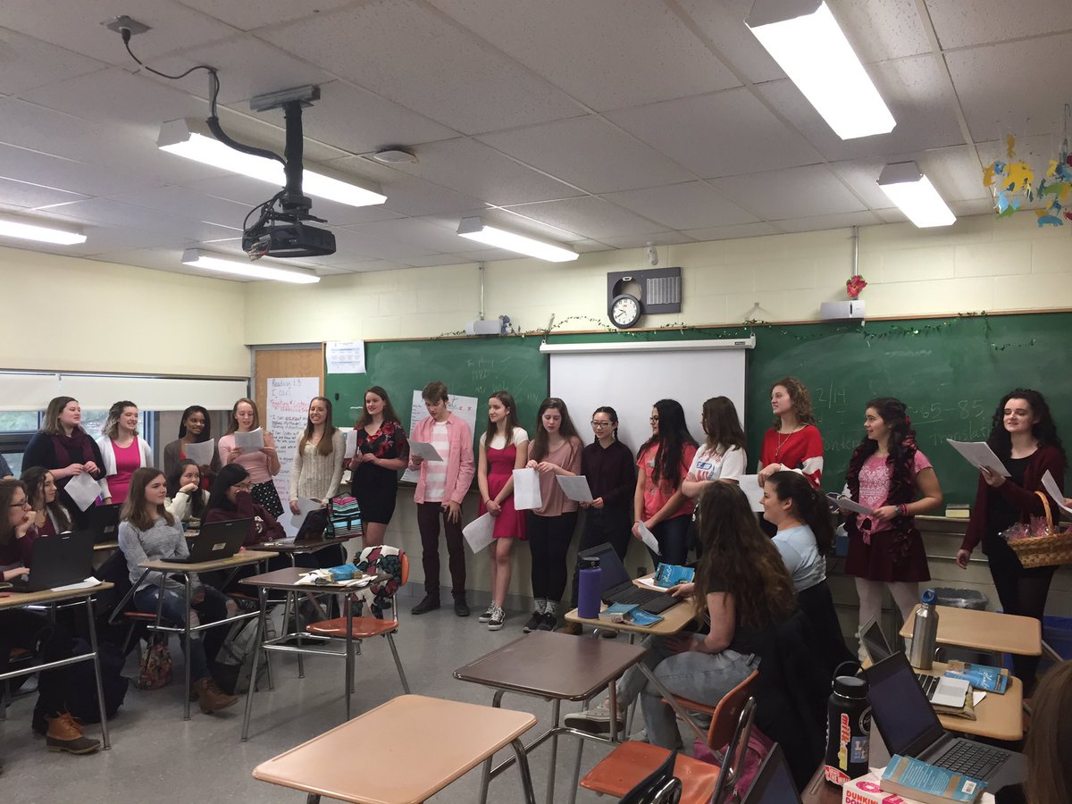 Aimee_Bushey's tweet photo. Celebrating #ValentinesDay with members of @SBChorus1! Super fun way to spend the day! #SBSings #SBChorus https://t.co/4IgbxF4f3A