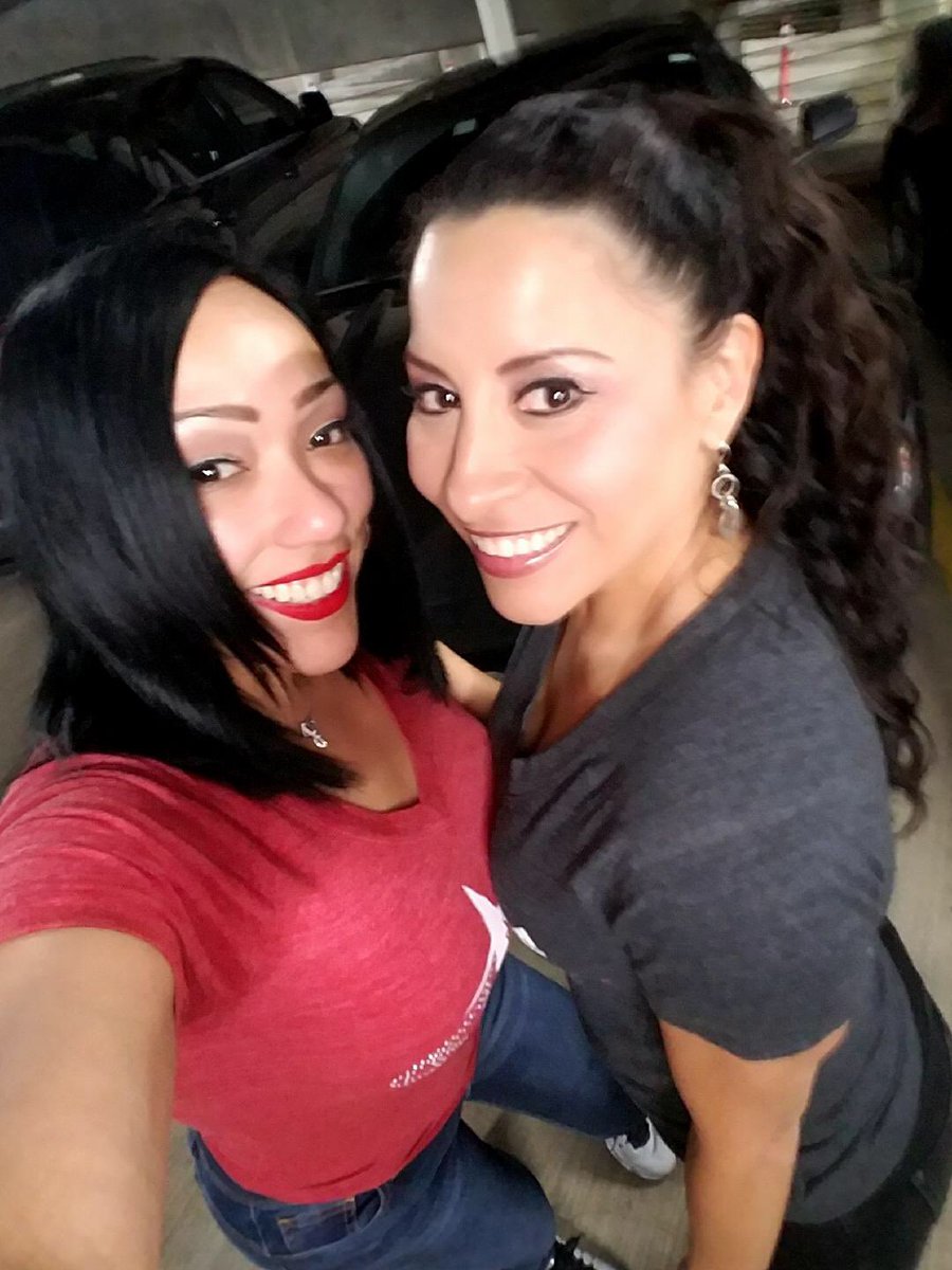 XsmallJay's tweet photo. Just birthday sisters at the Rockets game #ToyotaCenter #KingsVSRockets #Aquarius https://t.co/UWqrQ7xLKD