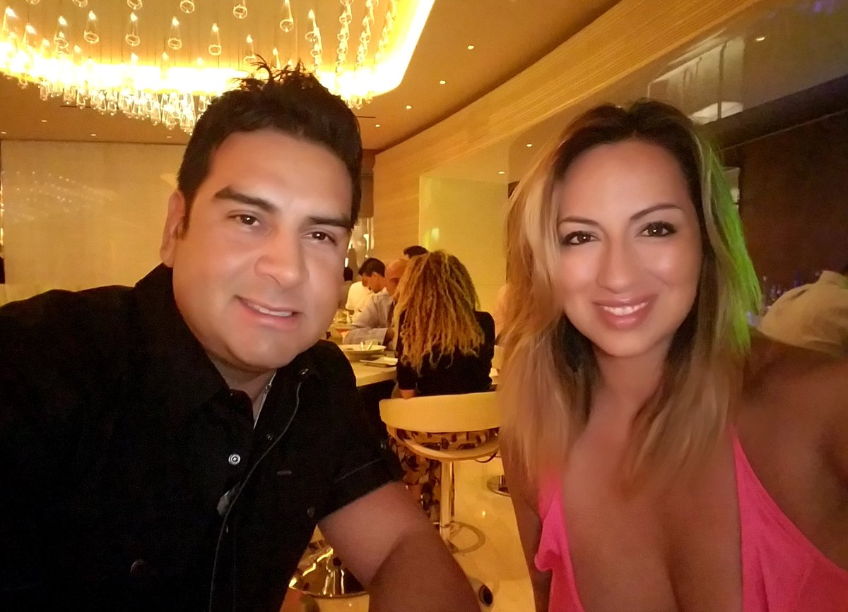 CANCIOROBERTA's tweet photo. @JLo @PHVegas Since we both had to work Valentine's #thiscouldbeuscontest in Vegas with #Jlo https://t.co/4tsnStUKLR