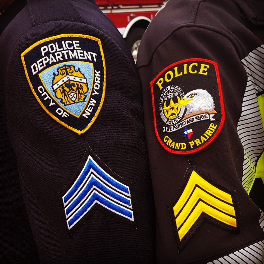 colie76's tweet image. That’s my husband’s shoulder there next to the NY officer. I am thankful for him and his commitment to our community and those communities surrounding us. 🖤💙🖤#GPPD #NYPD #lawenforcement #RichardsonPD #officersherrard