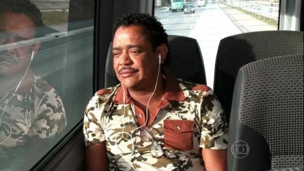 CactusNFT_'s tweet photo. aquele momento da volta do retiro onde vc vem observando a paisagem enquanto toca uns louvores no fone de ouvido https://t.co/PPcexHy7d0
