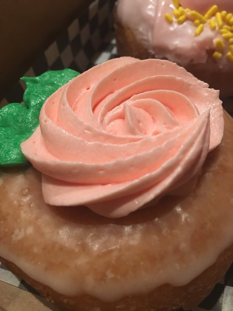 gldnretrievered's tweet photo. Rebel Donuts are the best!! Yum!! #rebeldonuts #yum #theverybest https://t.co/mw5KKyO4D5