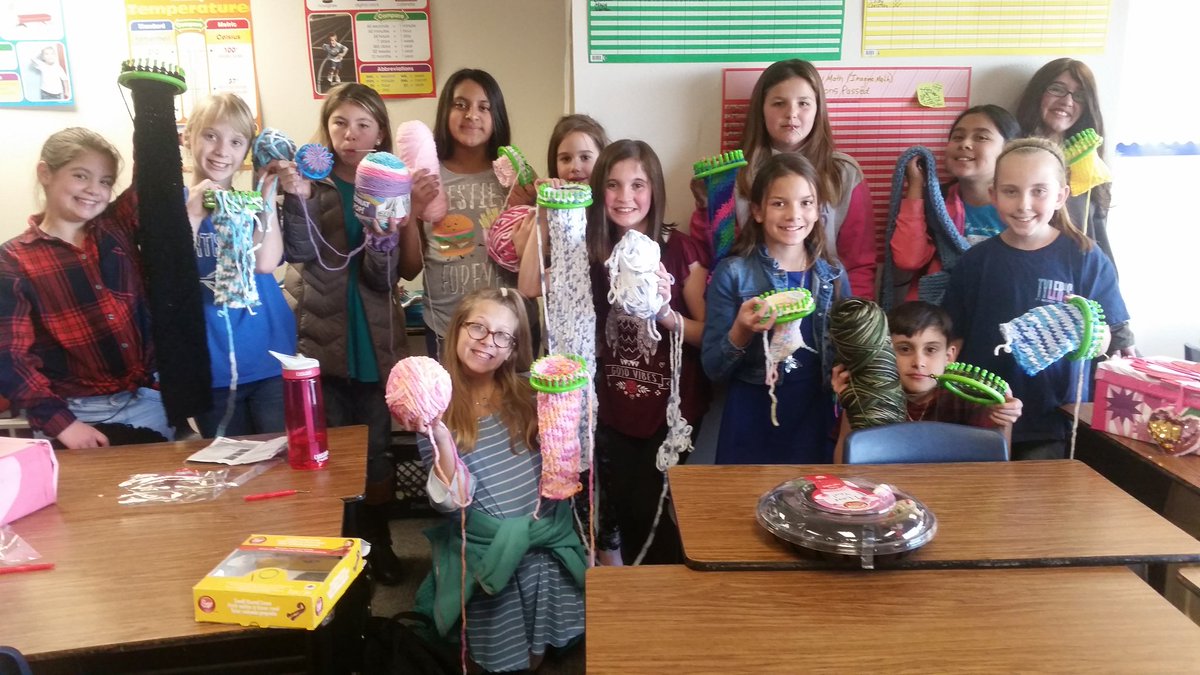 MsHadleyWISD's tweet photo. Curtis Knitting Club - lots of fun, and we are definitely learning patience and persistence!  #Curtiskids #curtises #whywisd https://t.co/wyFFL7Vm8U