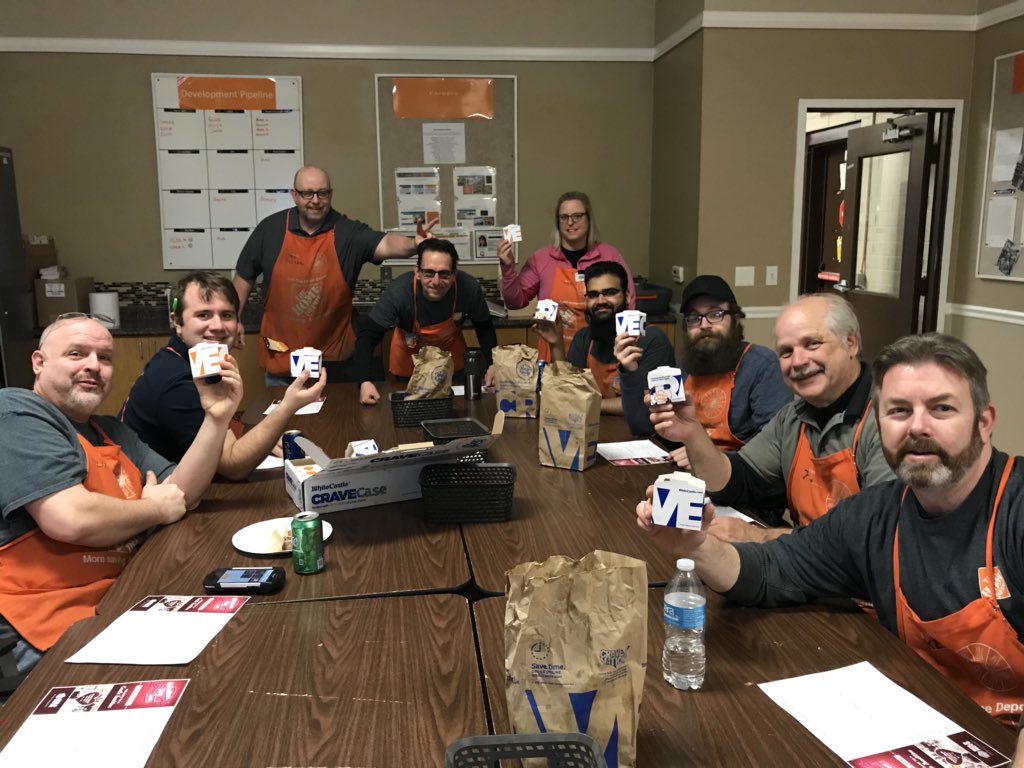 BFitzgerald1231's tweet photo. Valentines Day Same Page Late Night with White Castles and the MWs finest freight team at 2762!!!  #sliders #longlongnight #E2Erocks @JulieGiattino @HouleHeather @2762 https://t.co/uopVcDbpuE