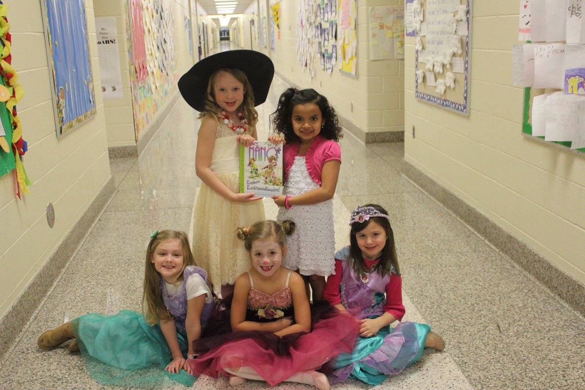 FriendshipElem's tweet photo. @dcsnc #ncslma #mybookfair
Friendship students/staff dress up for Character Day at the book fair. Miss Nelson, unicorns, sharks, Star Wars, Fancy Nancy, Ruby Bridges, cowgirls, ninjas... https://t.co/0f8PyjrzEB