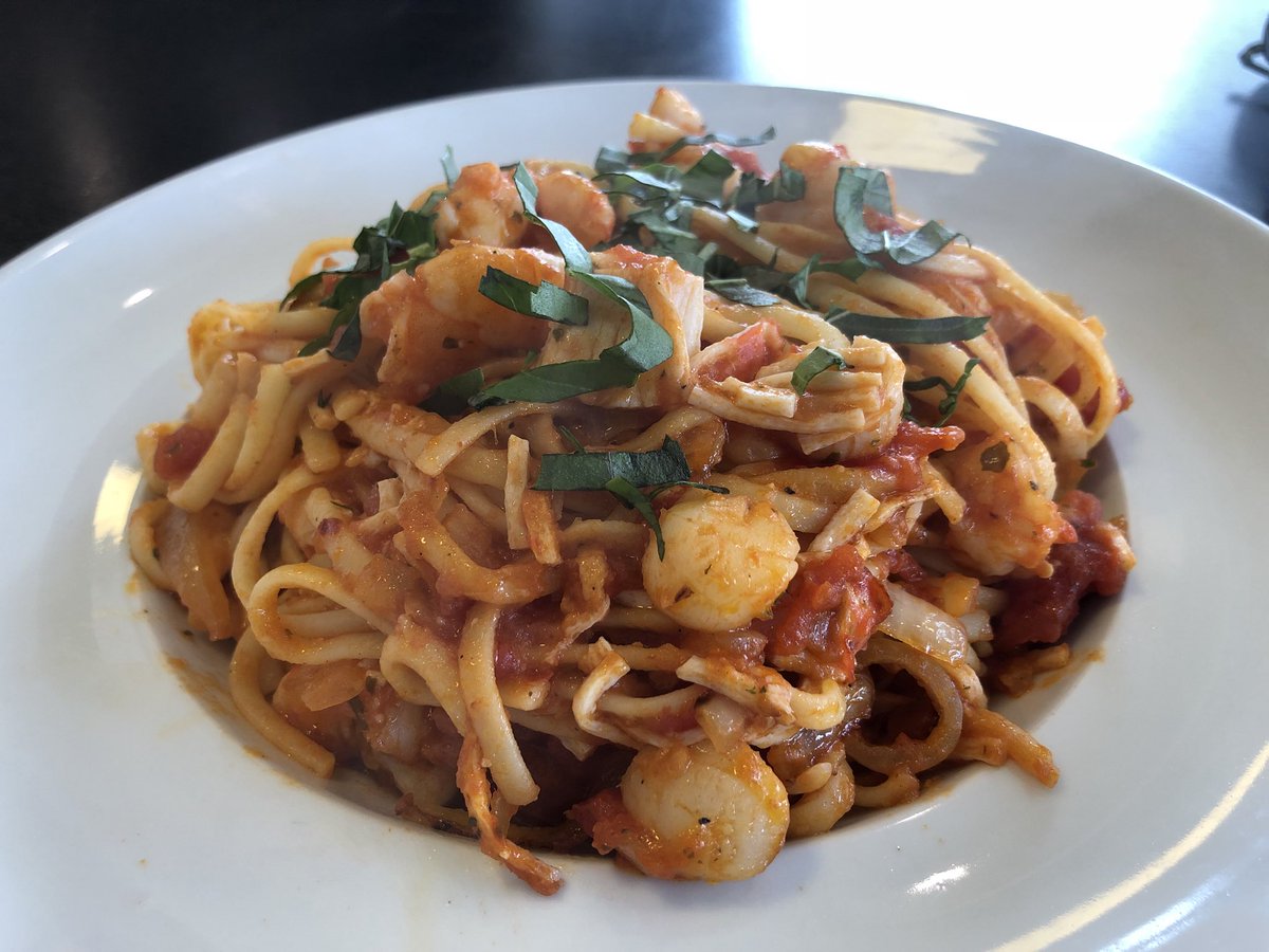 Itechpizza's tweet photo. Seafood Pasta $9.99. Yummy! 2575 Via Campo, Montebello. https://t.co/kl8BQcW9I6