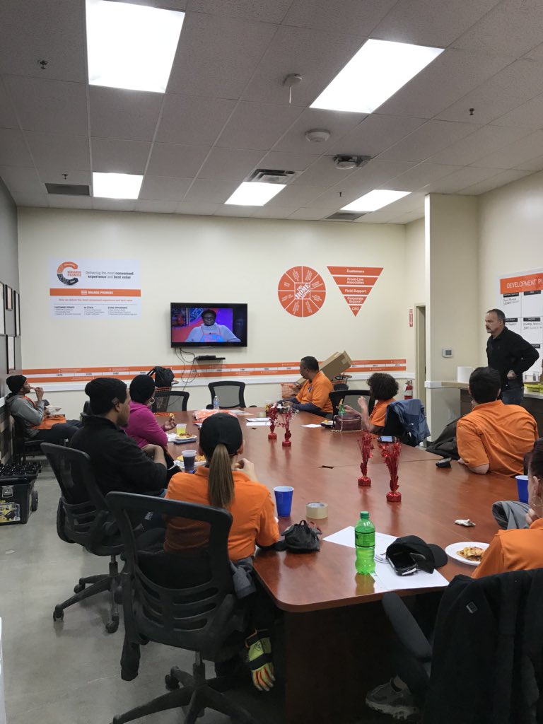 PaulMemSouth's tweet photo. Store 2706 Troy and D033 South MET TEAM watching Late Night Same Page.  Awesome Partnership.  👍😀🤝Go Team!!@sithlord197201 @brendan_m_burke @SusanHinski @2706TroyHD https://t.co/bz5ImaLwoq