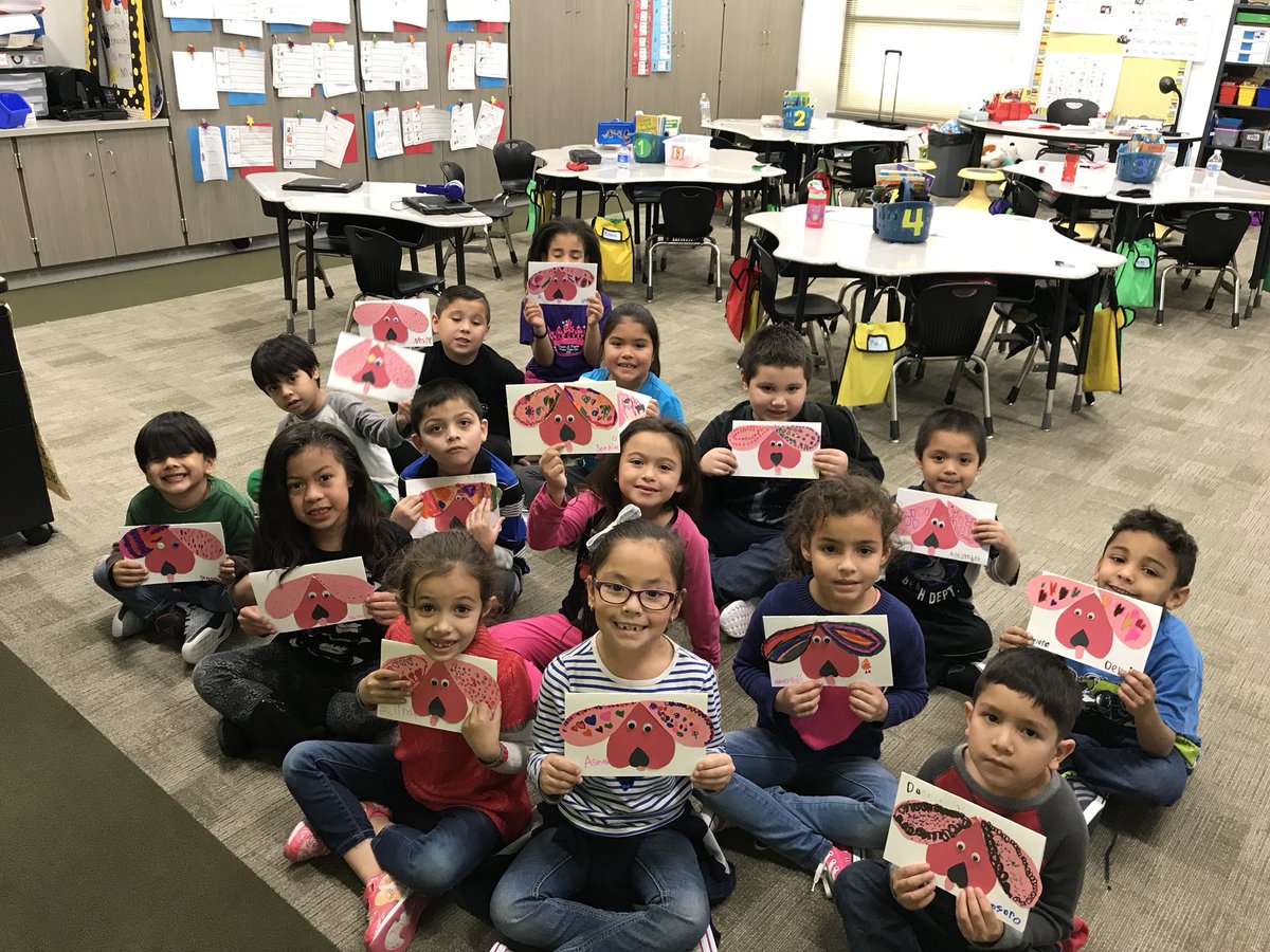 Mariamay33's tweet photo. What a beautiful Valentines day I had with my students. We made ❤️cards. https://t.co/9KlbfCARw5