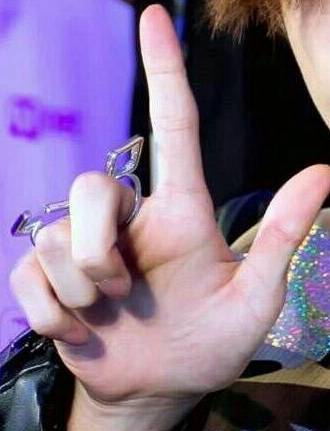 exos_hoes tweet picture