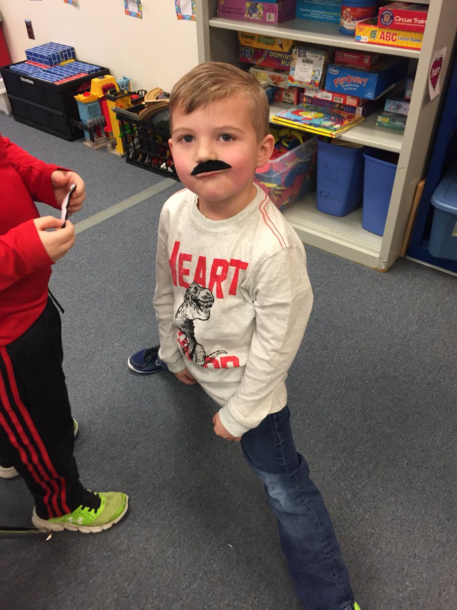 JoeWalkerES's tweet photo. We had awesome Valentines Day parties today. Thank you to the PTO and all of our parent volunteers! #JoeWalkerES https://t.co/tqKP4u5RTg