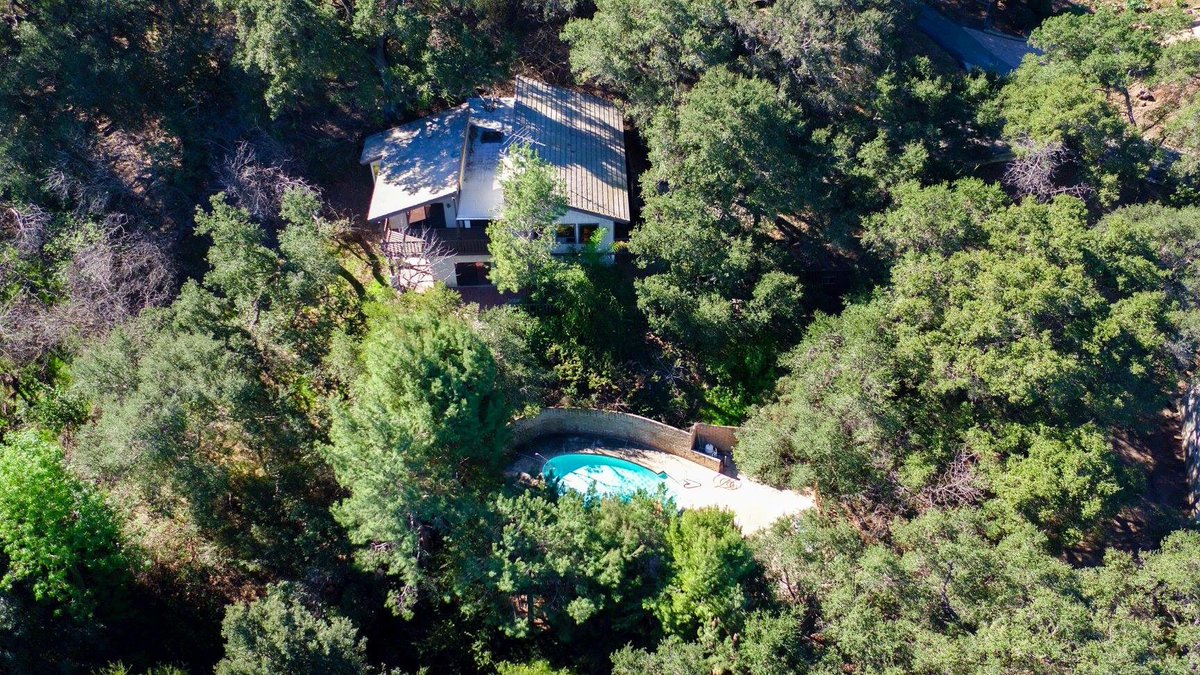 RealEstateSoCal's tweet image. Looking for some peace and quiet that&apos;s not too far from the hustle &amp;amp; bustle? ..Stay tuned.
#Vintage #RealEstateSocal #PrivateRoad #PoolHome #LotsofLand #CityLightsView #PropertySearch #AllThoseTrees #LiveDistinctively #KW #HomeBuyers #TopRatedRealtors #AwardWinningRealtors