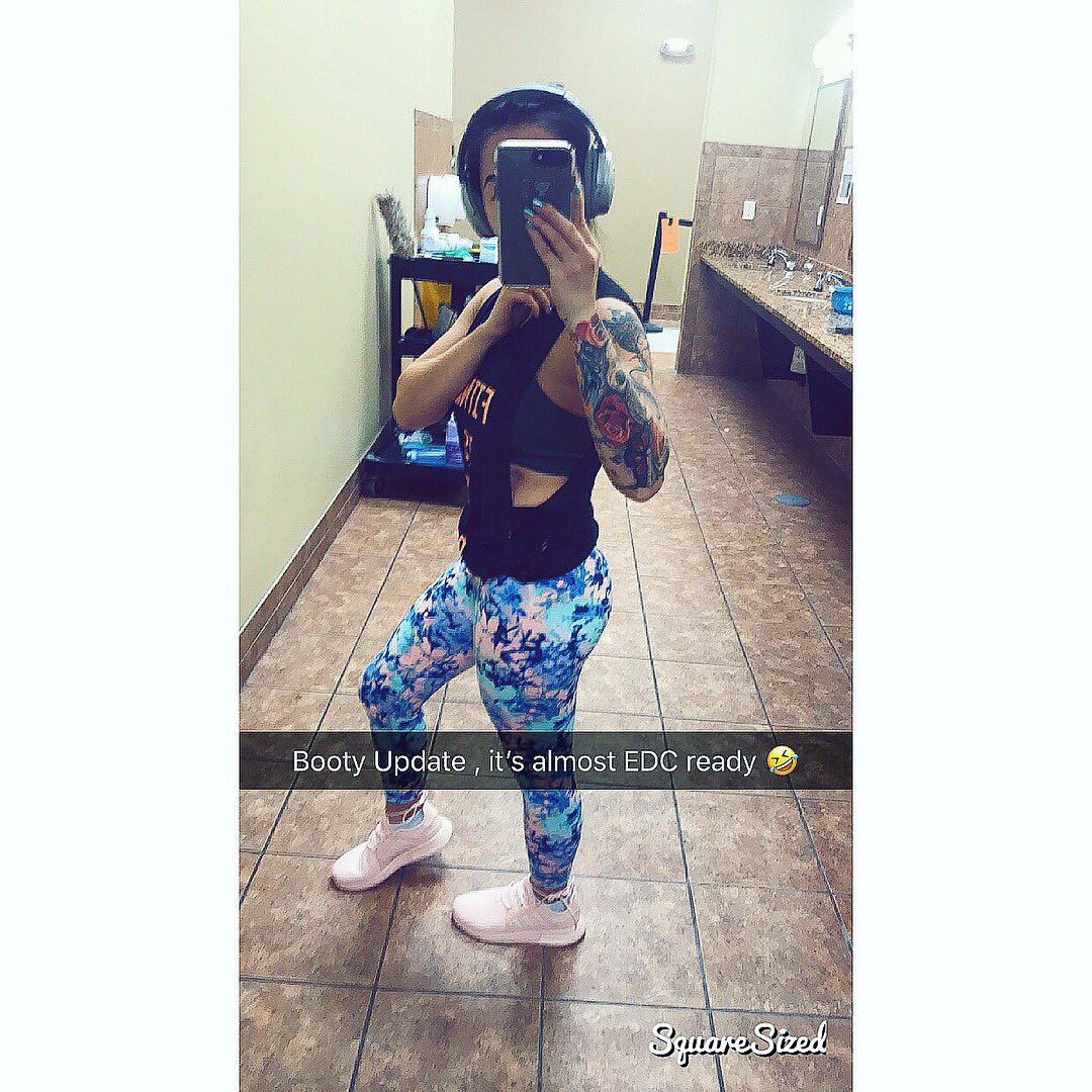 Bushyee's tweet photo. Working on getting a fit body doesn’t happen over night . It take time and dedication . I’m not saying I’m fit cause I know I’m not but that doesn’t make me give up either . One day I’ll hit my body goals so until then , I’ll have to push myself harder to reach it 😊 https://t.co/mro0zIbYPO