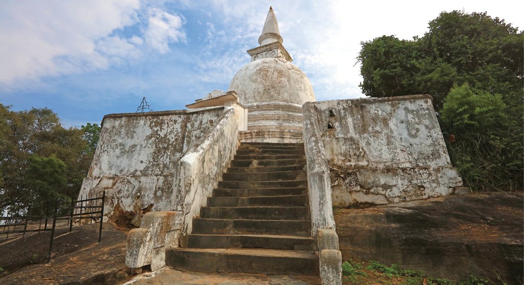 exploresl's tweet photo. Story Of The Saffron-Robed Rock
https://t.co/3zo1ySQDsl
#Kasagala #KasagalaRajaMahaViharaya #Hambantota #SaffronRobedRock #Palace #Legendary #Historic #HistoricEvents #Folklore #Ancient #Archaeological #28BuddhaStatues #PlacesToVist #Explore #Travel #Experience #SriLanka #ESL https://t.co/gEH6X1xXHH