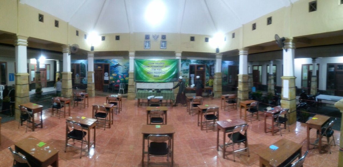 dahlan_17's tweet photo. Karena ruang demokrasi sesungguhnya ada di Desa, "Ujian Seleksi Calon Perangkat Desa." #PendampingDesa turut mngawal tahapan #P3D #DesaPeganden #KecManyar #tppijawatimur #tppikabgresik #tppikecmanyar @jokowi @EkoSandjojo @AhmadErani @DewantoAndry @zamroni_hasan https://t.co/sfwpigmnbt
