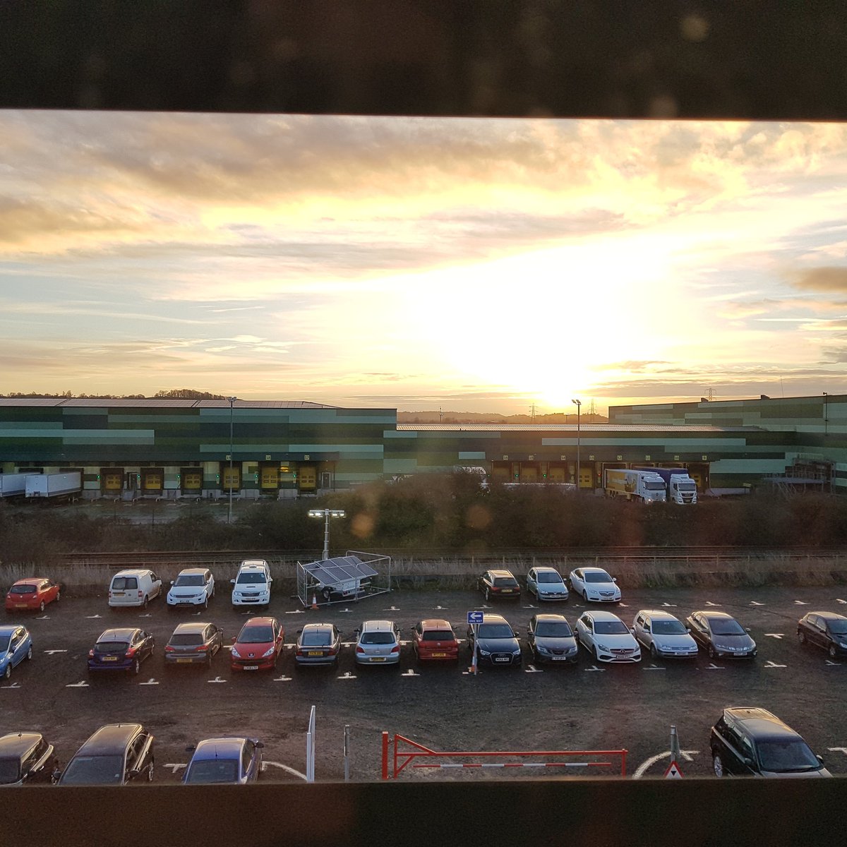 LydiaSzulc's tweet photo. My #earlymorning start with the #sun greeting me #beautiful #sunrise #morrisons https://t.co/CElghZ6RVY