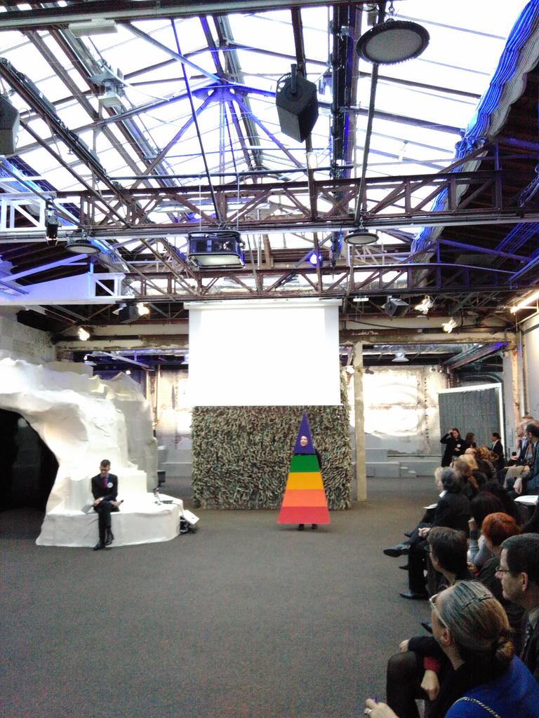LaetAdh's tweet photo. La matinée au #Toguna du @PalaisdeTokyo avec @TurningpointFR démarre maintenant pour un voyage artistique et intérieur #coaching https://t.co/9u0TUXBzlU